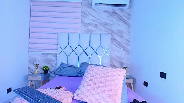 Snapshot of collet_1 chatting on 02/12/26, 12:49 collet 1 online show from 02/12/26, 12:49