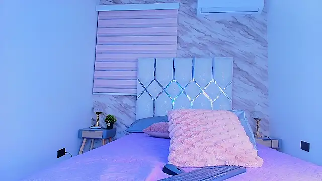 Snapshot of collet_1 chatting on 02/10/26, 12:04 collet 1 online show from 02/10/26, 12:04