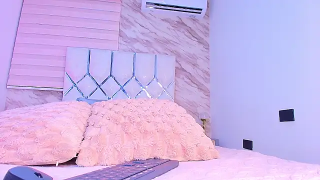 Snapshot of collet_1 chatting on 03/14/26, 12:00 collet 1 online show from 03/14/26, 12:00