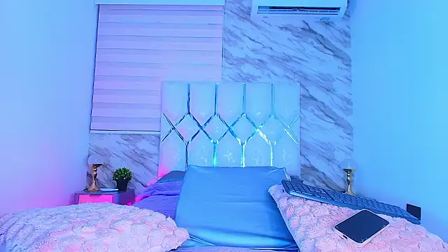 Snapshot of collet_1 chatting on 03/19/26, 12:05 collet 1 online show from 03/19/26, 12:05