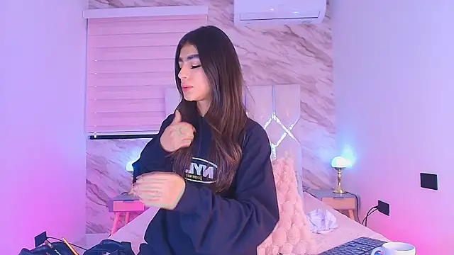 Snapshot of collet_1 chatting on 11/13/25, 11:58 collet 1 online show from 11/13/25, 11:58