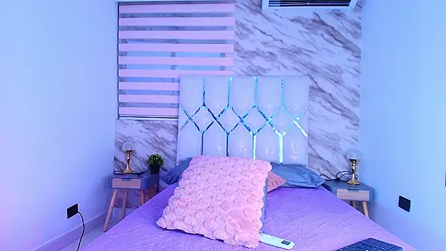 Snapshot of collet_1 chatting on 02/17/26, 12:02 collet 1 online show from 02/17/26, 12:02