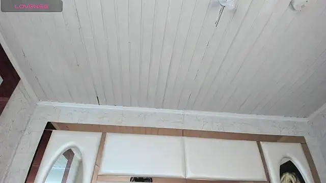 Snapshot of Ely09_ chatting on 02/18/26, 02:02 Ely09 online show from 02/18/26, 02:02