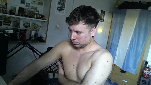 Snapshot of ferrari1996 chatting on 09/10/25, 07:35 ferrari1996 online show from 09/10/25, 07:35