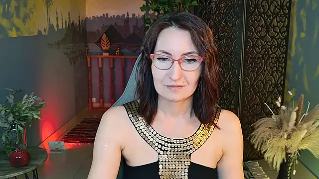 Snapshot of UnaTerra chatting on 09/20/25, 05:56 UnaTerra online show from 09/20/25, 05:56