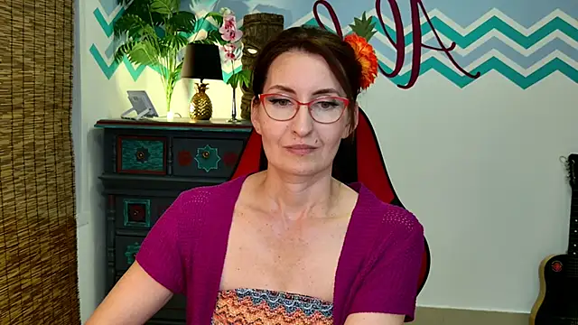 Snapshot of UnaTerra chatting on 09/09/25, 12:36 UnaTerra online show from 09/09/25, 12:36