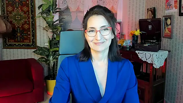 Snapshot of UnaTerra chatting on 09/15/25, 09:32 UnaTerra online show from 09/15/25, 09:32