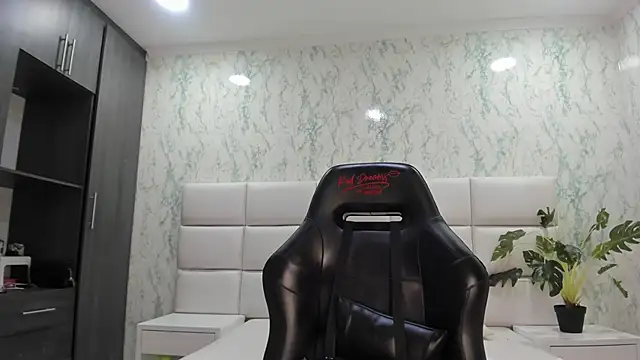 ValerySkinnyy online show from 10/27/25, 11:49