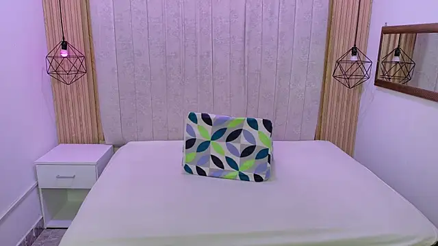 Snapshot of Kity_spiderr chatting on 10/29/25, 01:10 Kity spiderr online show from 10/29/25, 01:10