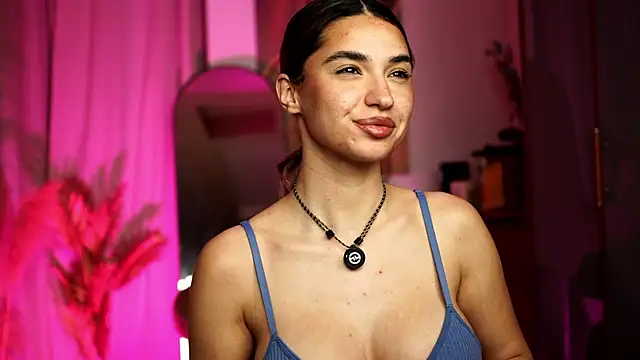 ItalianGirl online show from 04/15/26, 07:58