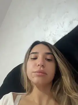 ItalianGirl online show from 11/18/25, 08:45