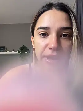 ItalianGirl online show from 10/28/25, 08:52