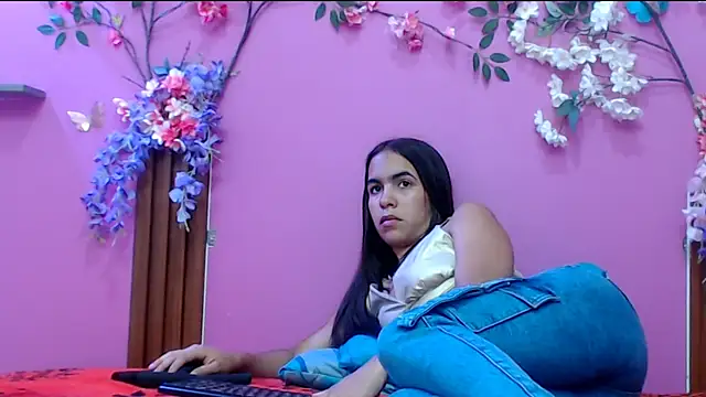 skinnysofia18 online show from 10/25/25, 12:50