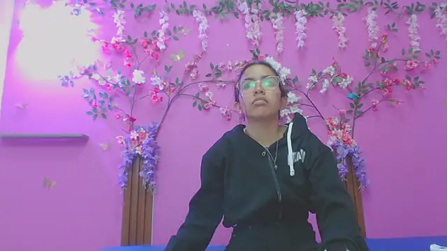 skinnysofia18 online show from 02/07/26, 07:38