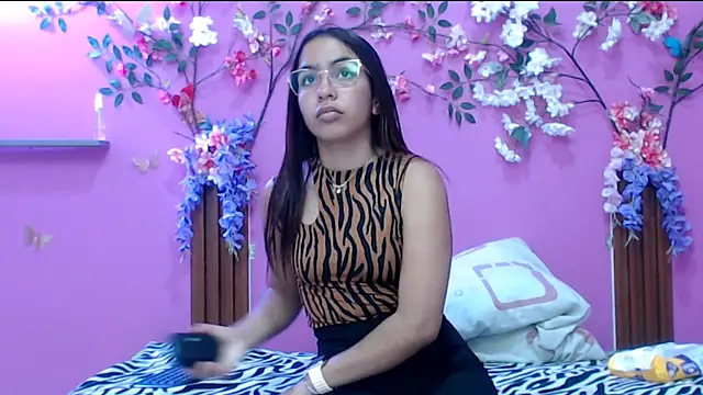 skinnysofia18 online show from 01/09/26, 01:18