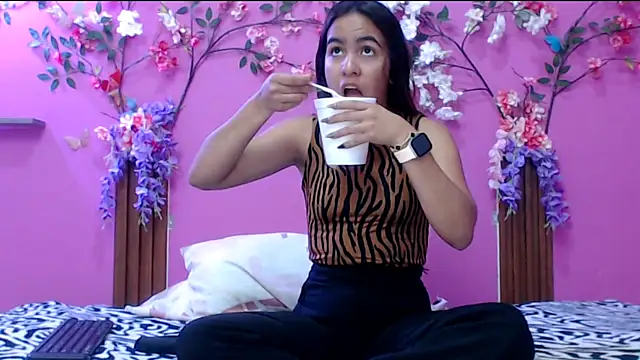 skinnysofia18 online show from 01/18/26, 01:25