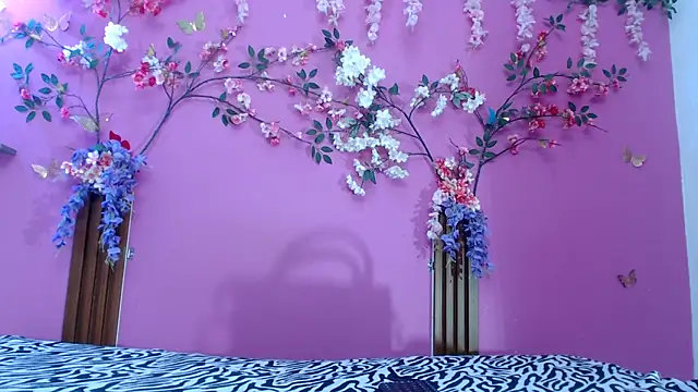 skinnysofia18 online show from 05/15/26, 12:52