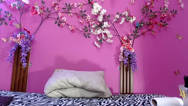 skinnysofia18 online show from 05/11/26, 01:56
