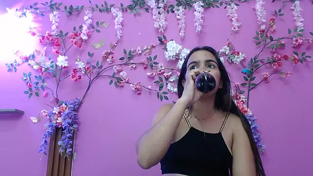 skinnysofia18 online show from 02/25/26, 01:55