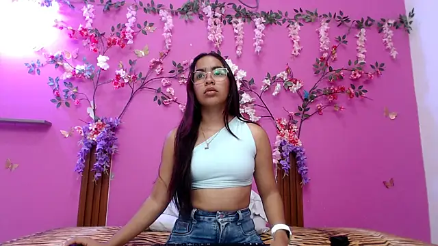 skinnysofia18 online show from 03/18/26, 12:51