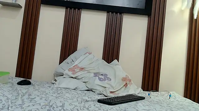 skinnysofia18 online show from 12/18/25, 01:59