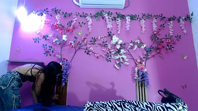 skinnysofia18 online show from 05/16/26, 01:43