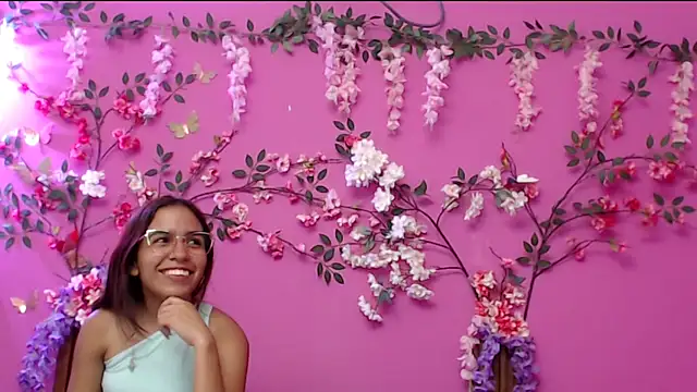 skinnysofia18 online show from 12/03/25, 01:21