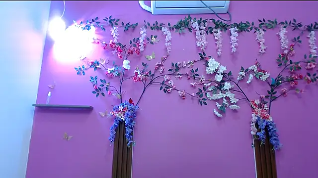 skinnysofia18 online show from 04/26/26, 01:41