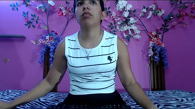 skinnysofia18 online show from 05/25/26, 02:38