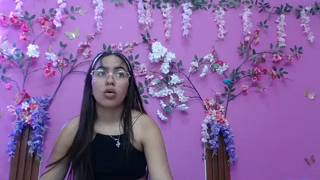 skinnysofia18 online show from 02/14/26, 01:11