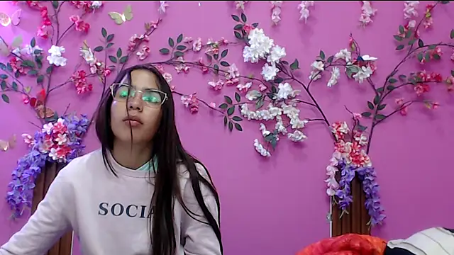 skinnysofia18 online show from 12/01/25, 01:12