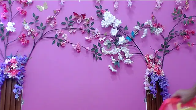 skinnysofia18 online show from 11/12/25, 01:48