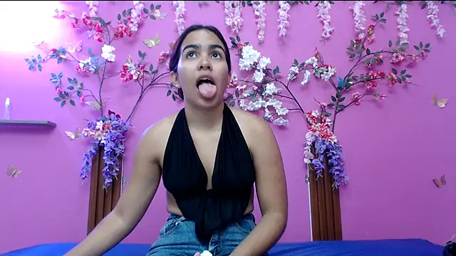 skinnysofia18 online show from 05/08/26, 01:26