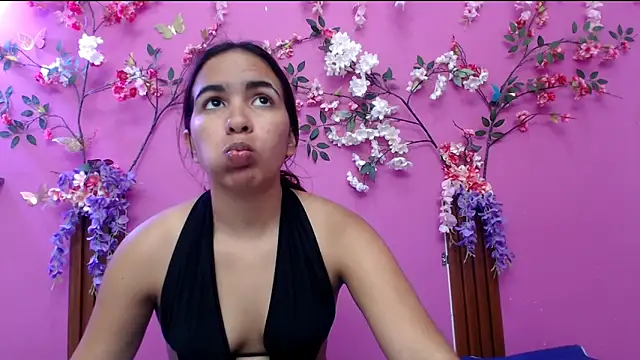 skinnysofia18 online show from 06/04/26, 02:00