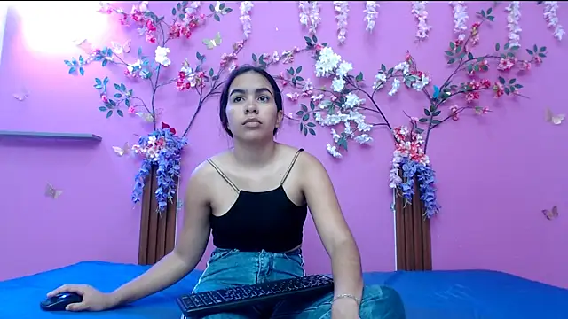skinnysofia18 online show from 05/29/26, 02:01