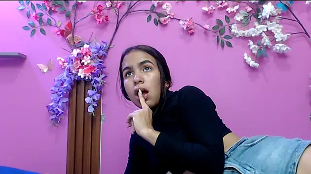 skinnysofia18 online show from 11/17/25, 01:26