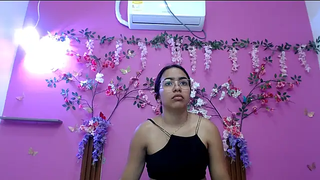skinnysofia18 online show from 04/24/26, 01:57
