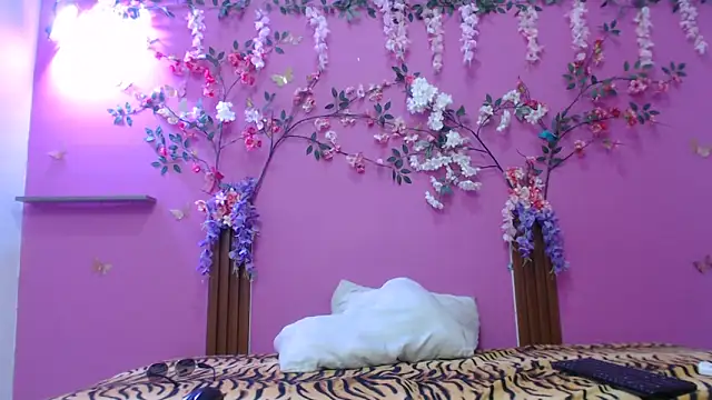 skinnysofia18 online show from 02/05/26, 01:18