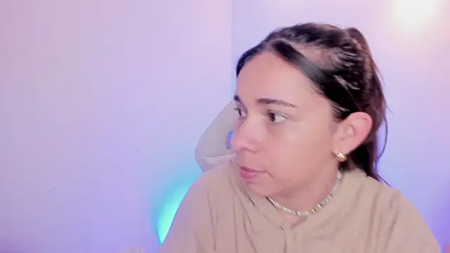 CataleyaAmaya online show from 10/25/25, 12:04