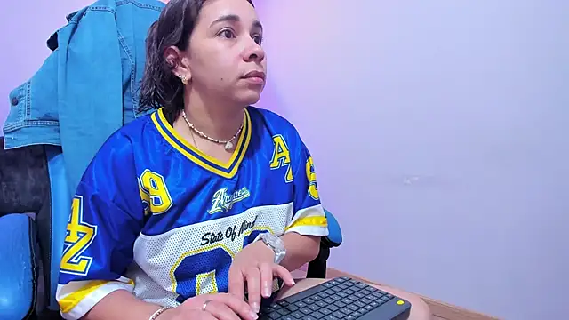 CataleyaAmaya online show from 09/27/25, 12:55