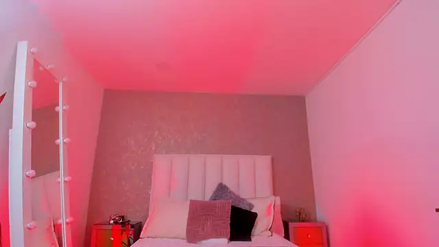 KaylieBrooks online show from 10/31/25, 06:37