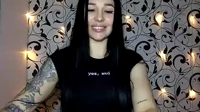 Snapshot of Ivelaa chatting on 11/01/25, 08:57 Ivelaa online show from 11/01/25, 08:57