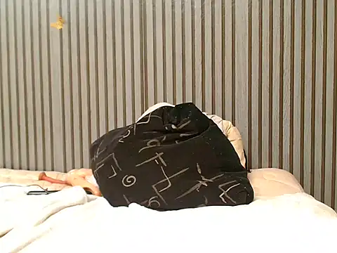 ROYALASS25 online show from 11/22/25, 01:21