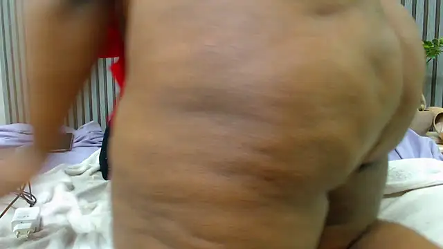 ROYALASS25 online show from 05/06/26, 03:54