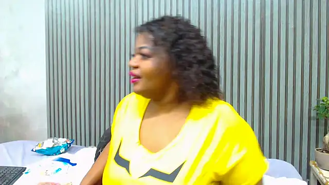 ROYALASS25 online show from 05/08/26, 02:43