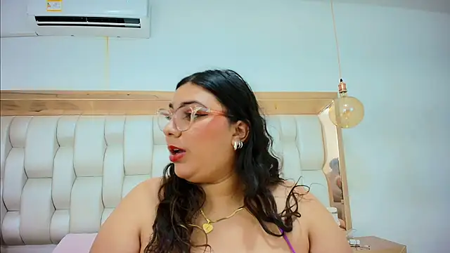 Snapshot of TiffantyAndStacy chatting on 02/14/26, 07:47 TiffantyAndStacy online show from 02/14/26, 07:47