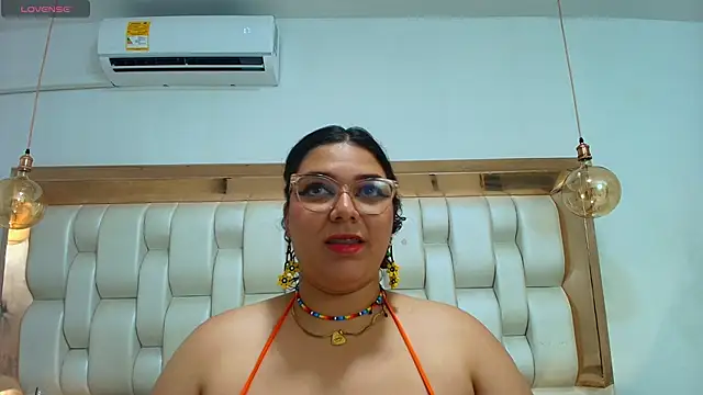 TiffantyAndStacy online show from 10/23/25, 07:56