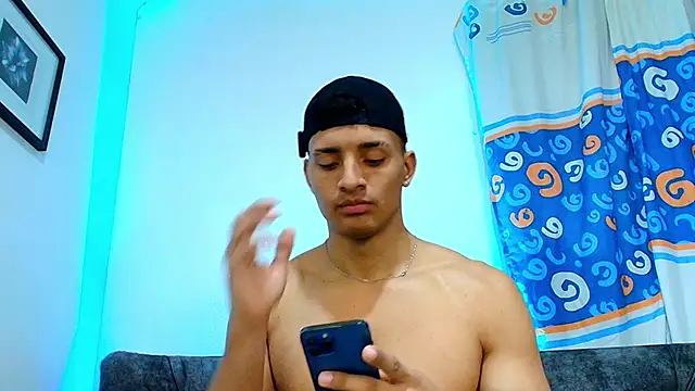Snapshot of Smith_Fitness chatting on 06/17/26, 03:22 Smith Fitness online show from 06/17/26, 03:22