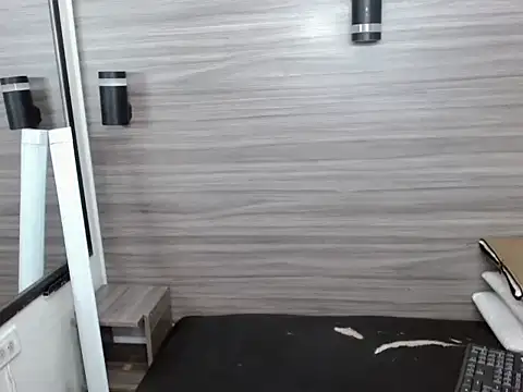 Snapshot of Penelopee_Rouse chatting on 12/17/25, 07:52 Penelopee Rouse online show from 12/17/25, 07:52