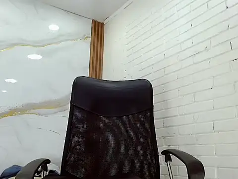 Penelopee Rouse online show from 12/23/25, 02:33